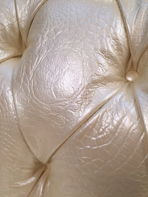 Стол журнальный B-258 с пуговицами большой. Фото №4